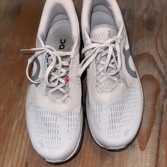 On Running Light Gray Athletic Shoes - Picture 4 of 5